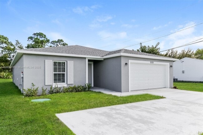 2325 SE Berkshire Blvd in Port St. Lucie, FL - Building Photo - Building Photo