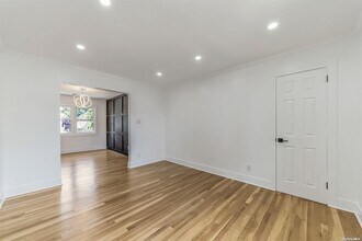 50 Laurel St-Unit -2F in Floral Park, NY - Building Photo - Building Photo
