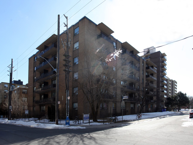 Lloyd-Brook in Toronto, ON - Building Photo - Building Photo