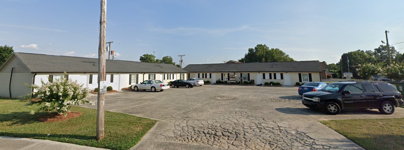 1655 N Webb St in Gastonia, NC - Building Photo