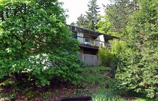 200 E Cheshire Ave in Eugene, OR - Building Photo