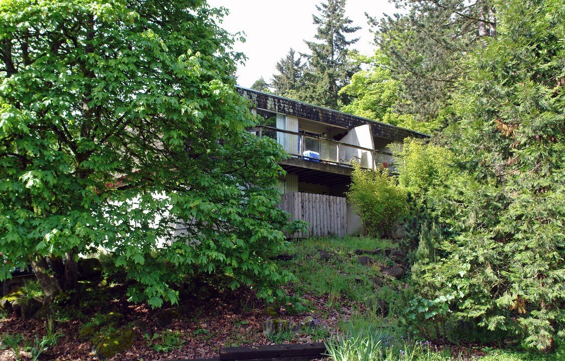 200 E Cheshire Ave in Eugene, OR - Building Photo