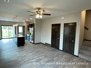 3 Bed 2.5 Bath Townhome w/ Two-Stall Garage in Western SF in Sioux Falls, SD - Building Photo - Building Photo