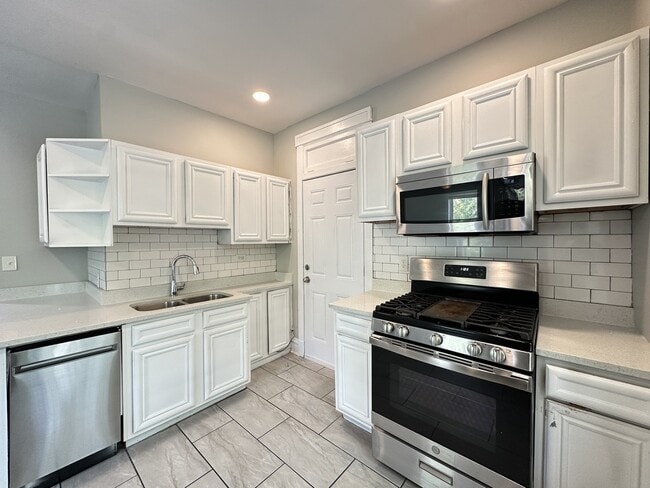 4301 W Wrightwood Ave, Unit G07C