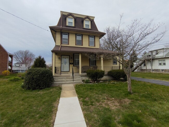 2029 Walnut St, Unit 2 - 2nd Floor