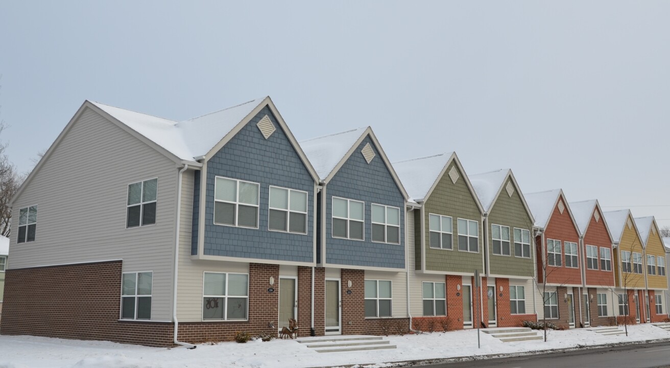 2201 Forest Ave in Des Moines, IA - Foto de edificio