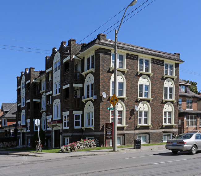 Balsam Apartments in Hamilton, ON - Building Photo - Building Photo