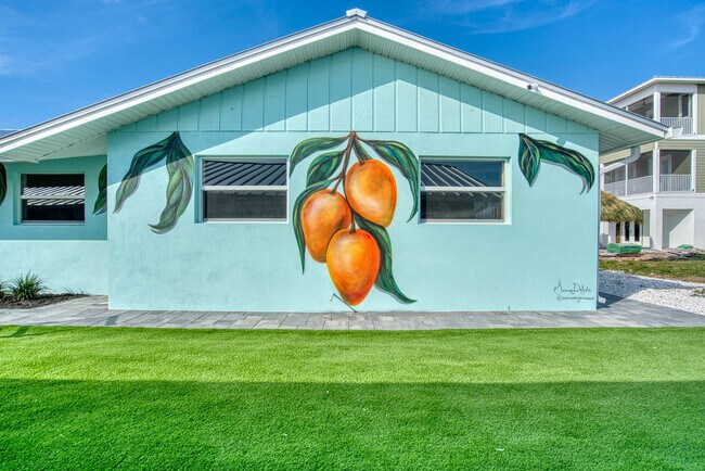 126 Mango St in Fort Myers Beach, FL - Building Photo - Building Photo