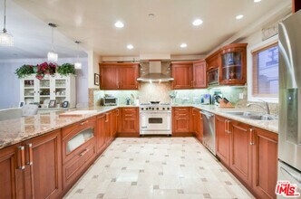 1828 Glendon Ave-Unit -PH3 in Los Angeles, CA - Building Photo - Building Photo