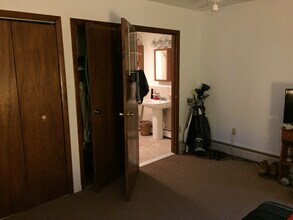 113 Raylinsky Rd, Unit C in Ballston Lake, NY - Foto de edificio - Building Photo