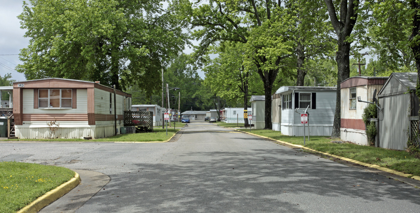 Smitty's Mobile Home Park in Norfolk, VA - Building Photo