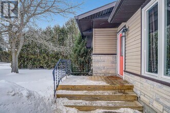 1949 Stittsville Main St in Ottawa, ON - Building Photo - Building Photo