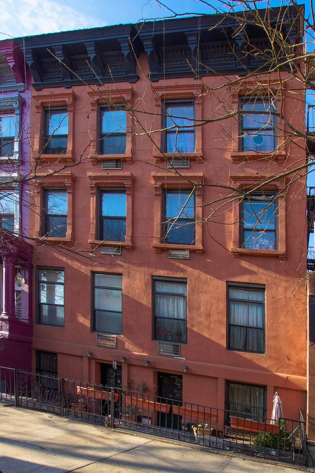 2028-2030 Madison Ave in New York, NY - Foto de edificio - Building Photo