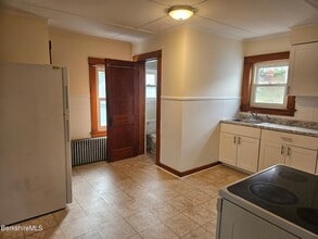 1 Edward Ave in Adams, MA - Foto de edificio - Building Photo