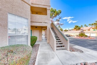 2251 Wigwam Pkwy in Henderson, NV - Foto de edificio - Building Photo