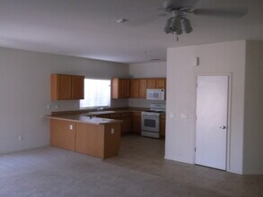 16817 W Cottonwood St in Surprise, AZ - Building Photo - Building Photo
