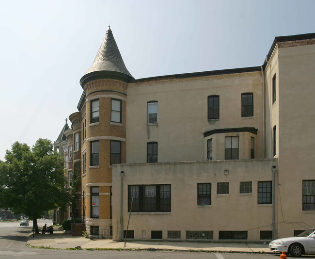 4 Unit Multi-Family in Baltimore, MD - Building Photo - Building Photo