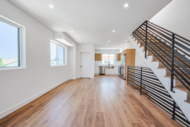 6455 Troost Ave in North Hollywood, CA - Building Photo - Interior Photo