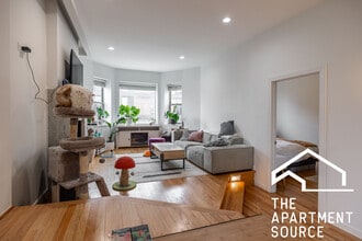 1808 W Grand Ave, Unit 3 in Chicago, IL - Building Photo - Building Photo