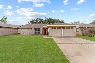 3710 Kingston Vale Dr in Houston, TX - Building Photo