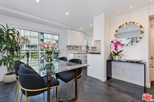 property at 1521 S Hayworth Ave