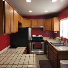 1236 Lincoln Ave, Unit One Half in San Diego, CA - Foto de edificio - Building Photo