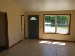 547 Stanley Rd in Winthrop, ME - Building Photo - Building Photo