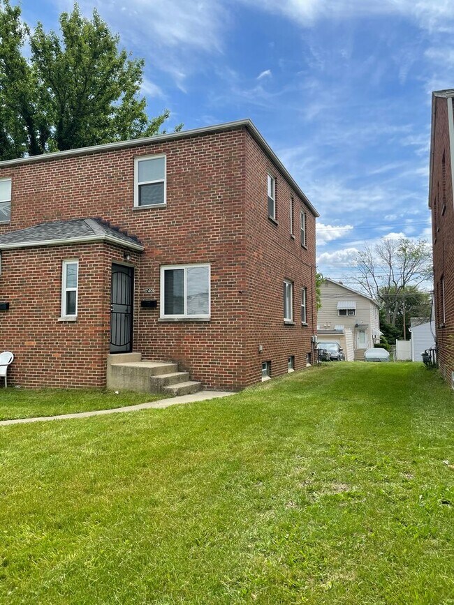 740 S Harris Ave in Columbus, OH - Building Photo - Building Photo
