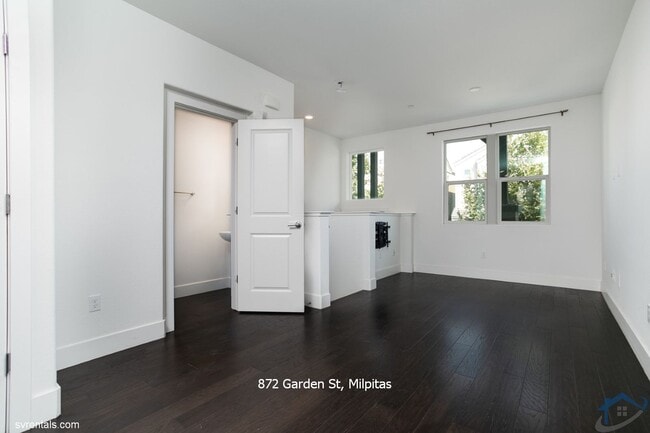 property at 872 Garden St