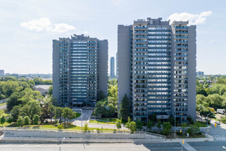 4101 Sheppard Ave in Toronto, ON - Building Photo - Building Photo