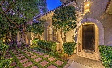 11857 Oakland Hills Dr in Las Vegas, NV - Building Photo - Building Photo