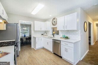 140 Crabtree Dr in Roswell, GA - Building Photo - Building Photo