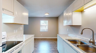 Caldwell Court Apartments in Greenville, NC - Building Photo - Building Photo