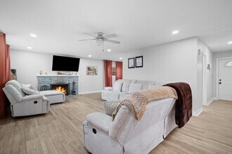 1929 Oak Hill Dr in Escondido, CA - Building Photo - Building Photo