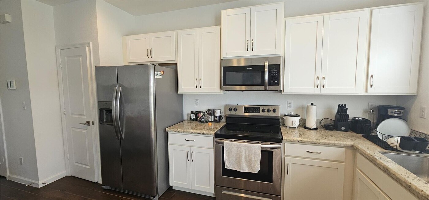 1129 NW 41st Ln in Lauderhill, FL - Building Photo