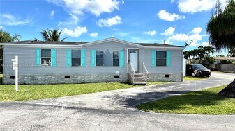 220 NE 12th Ave in Homestead, FL - Building Photo