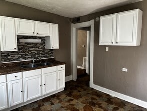202 N Plum St in Farmland, IN - Building Photo - Building Photo