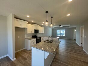 692 N Jozlynn Ave in Republic, MO - Building Photo - Building Photo