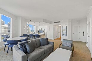4441 Collins Ave in Miami Beach, FL - Building Photo