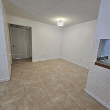 15332 SW 72nd St in Miami, FL - Building Photo - Building Photo