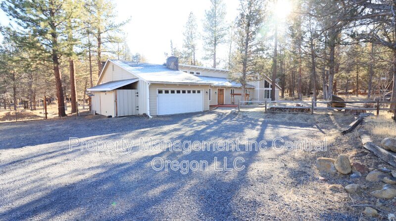 63390 Saddleback Pl in Bend, OR - Building Photo