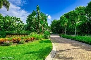 649 Beachwalk Cir in Naples, FL - Building Photo