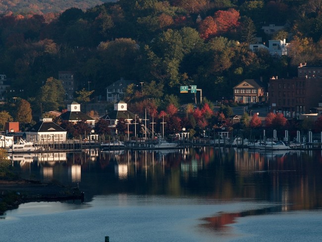 Thermos On The Thames Condos in Norwich, CT - Building Photo - Building Photo