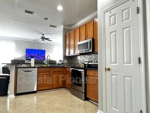 8848 Cameron Crest Dr in Tampa, FL - Building Photo - Building Photo