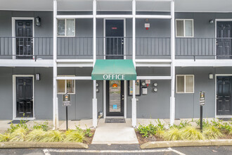 Sunset Station Apartments in Portland, OR - Building Photo - Building Photo