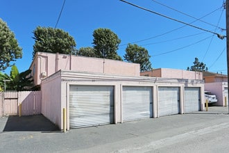 14321 Village Way in Westminster, CA - Foto de edificio - Building Photo