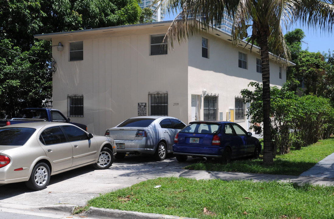 2339 NE 4th Ave in Miami, FL - Building Photo