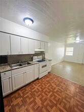 3235 NW 48th St in Miami, FL - Building Photo - Building Photo