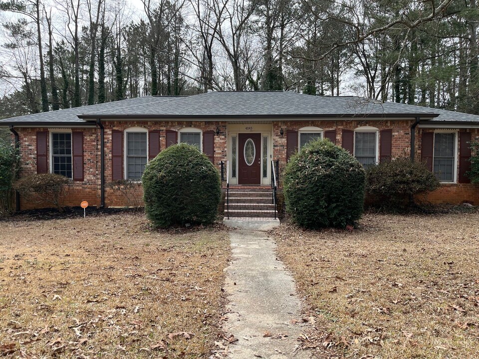 4043 Casa Loma Dr in Decatur, GA - Building Photo