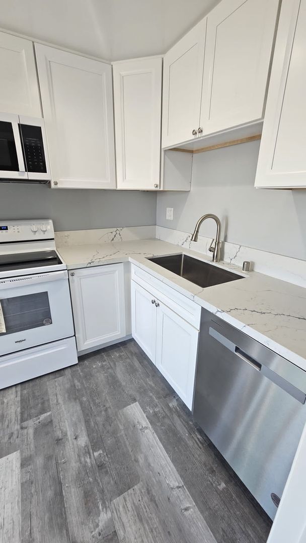 property at 5073-5075 Leo St